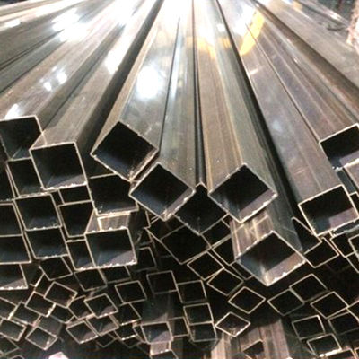 Tubo in acciaio inossidabile a sezione quadrata di 6 mm e 2 mm con superficie richiesta dai clienti