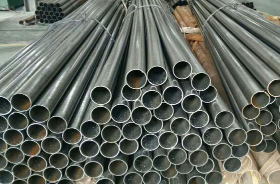 Tubo di acciaio saldato di 6 metri tubo rotondo di acciaio al carbonio tubo saldato Q235 Q275 Q345 ERW tubo di ferro oleato o non oleato leggermente oleato