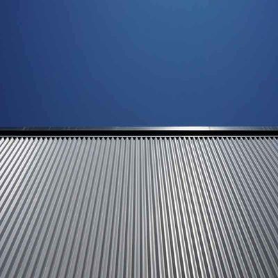 Acciaio lunghe tracce di tetto di lunghe distanze fogli di tetto di pseamless GI zinco galvanizzato Galvalume corrugato Roofisteelingles metallo Acciaio ASTM