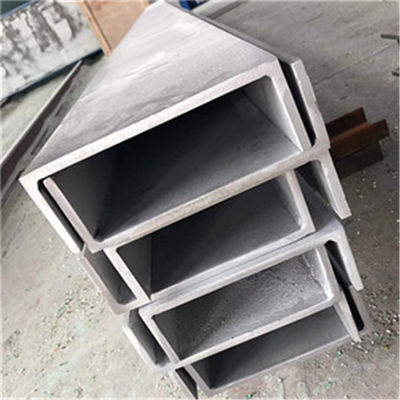 Buona resistenza alla compressione 50-400 mm MS S235JR A36 S235 Q235 C Acciaio a canale per strutture edilizie Senza perforazione