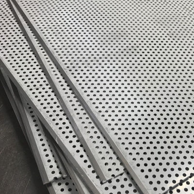 Acciaio inossidabile 304 409L lamiera perforata in 0,6 mm 0,8 mm spessore 2 mm per applicazioni industriali di lunghezza personalizzata