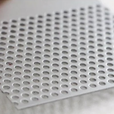 Lungozza personalizzata Decorativa perforata metallo perforato lamiere / piastre in acciaio inossidabile 304 316L piastra laminata