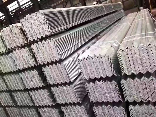Bordi lisci Serie Q195-Q420 Mild AISI 1045 Acciaio laminato a caldo a angolo uguale Barra di ferro Dimensioni 250x250x25 per i disegni del cancello principale