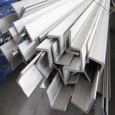 150*150 Bulbo uguale Barra nera di superficie angolare Acciaio piatto S355j2 Barre con tecnica di laminatura a caldo e servizio di foratura